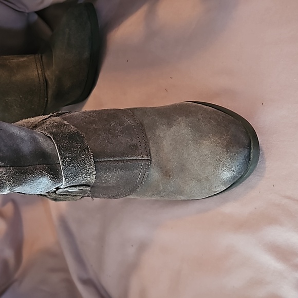 Fergie Rocker Boots - Gray Suede - Size 8 - Picture 3 of 4